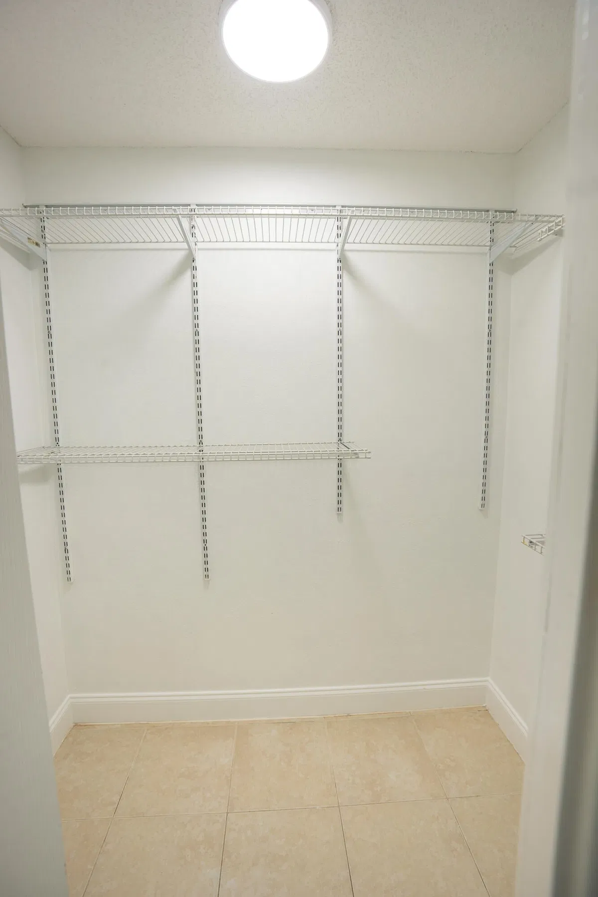 Unit B photo 13