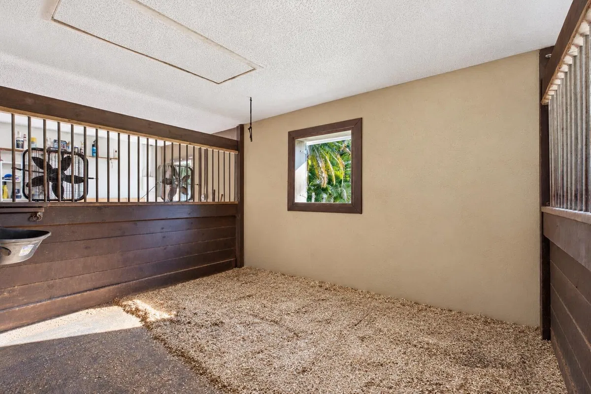  Residence photo 25