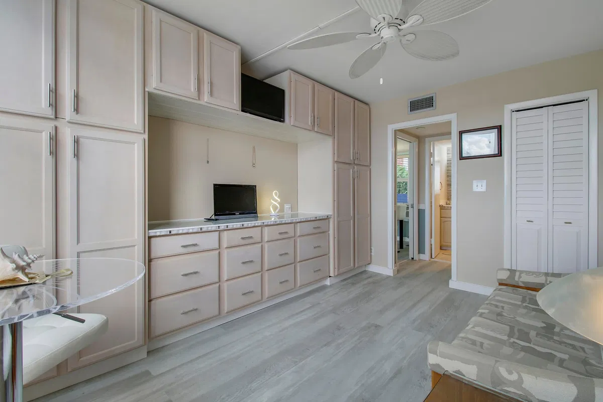  Unit 411 photo 28