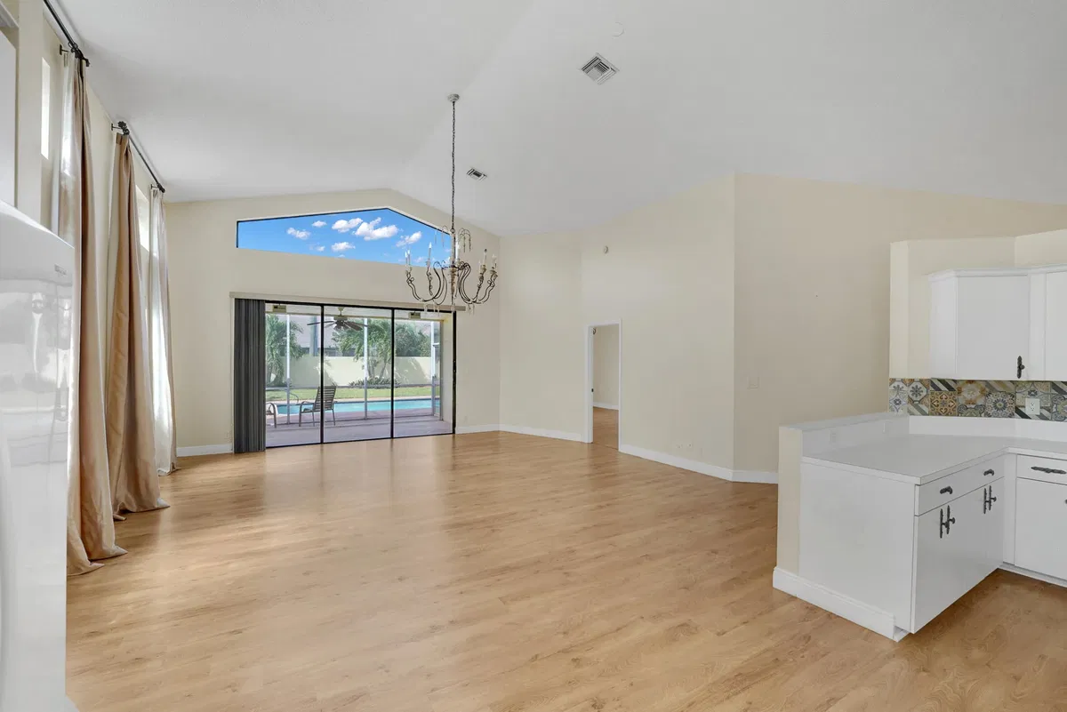  Residence photo 10