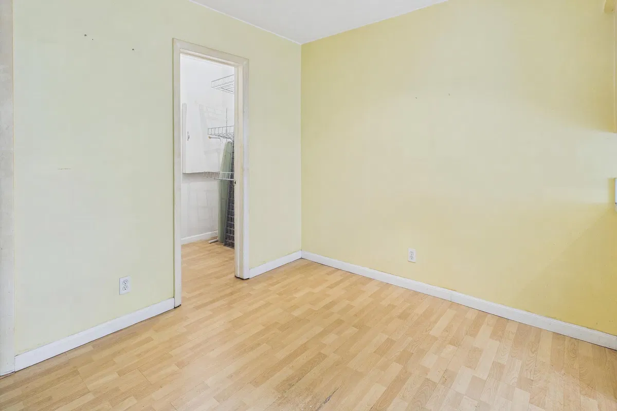 Unit 20 photo 16