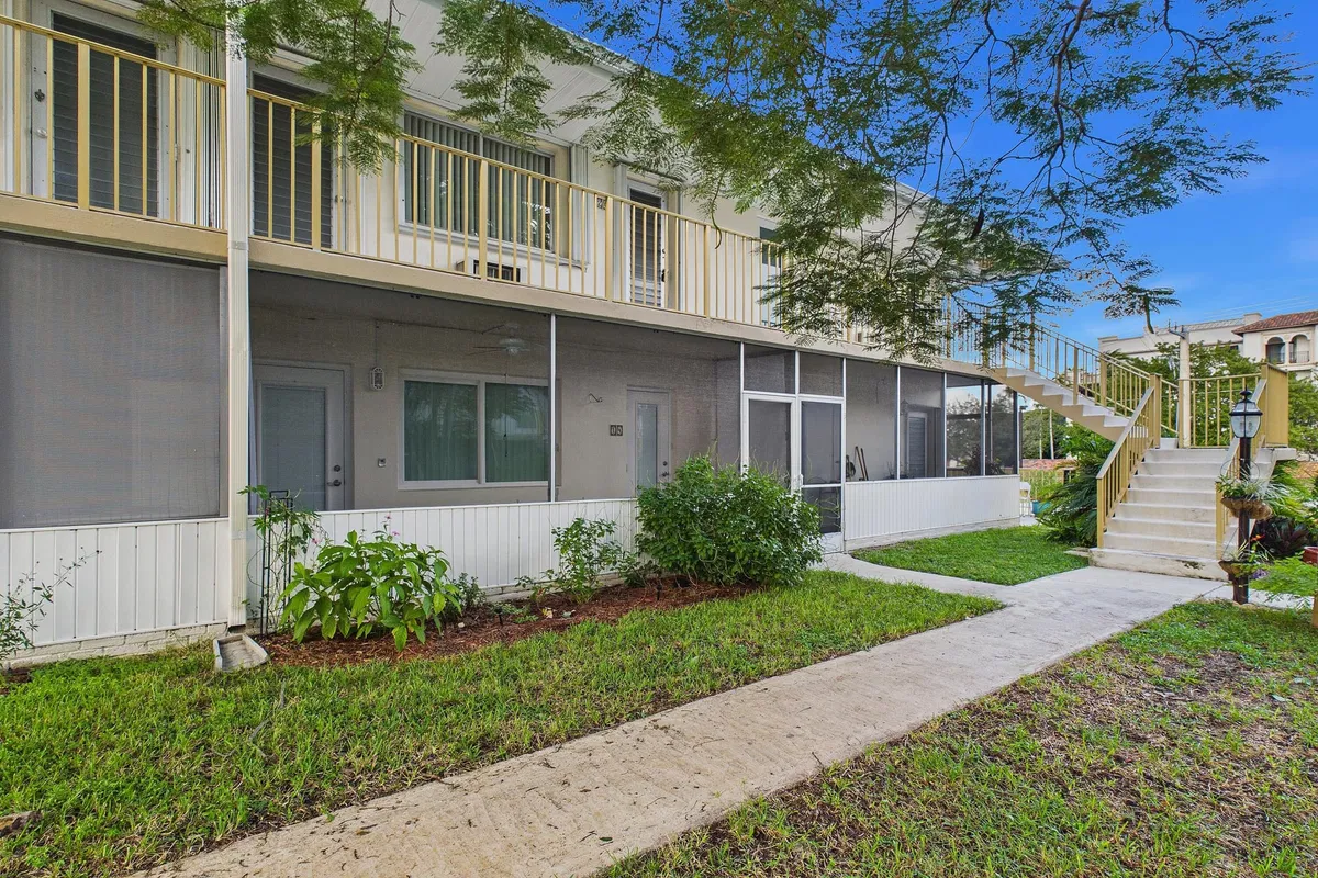 Unit 20 photo 25
