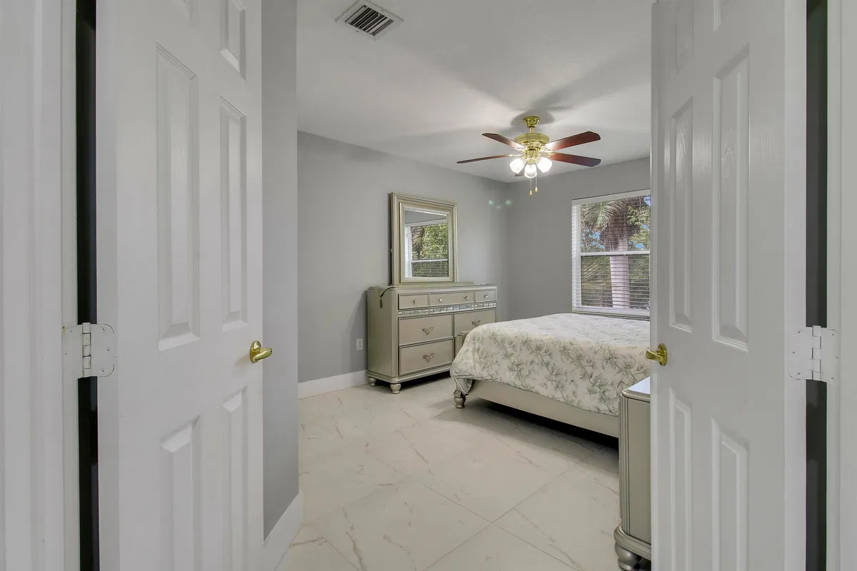 Residence photo 25