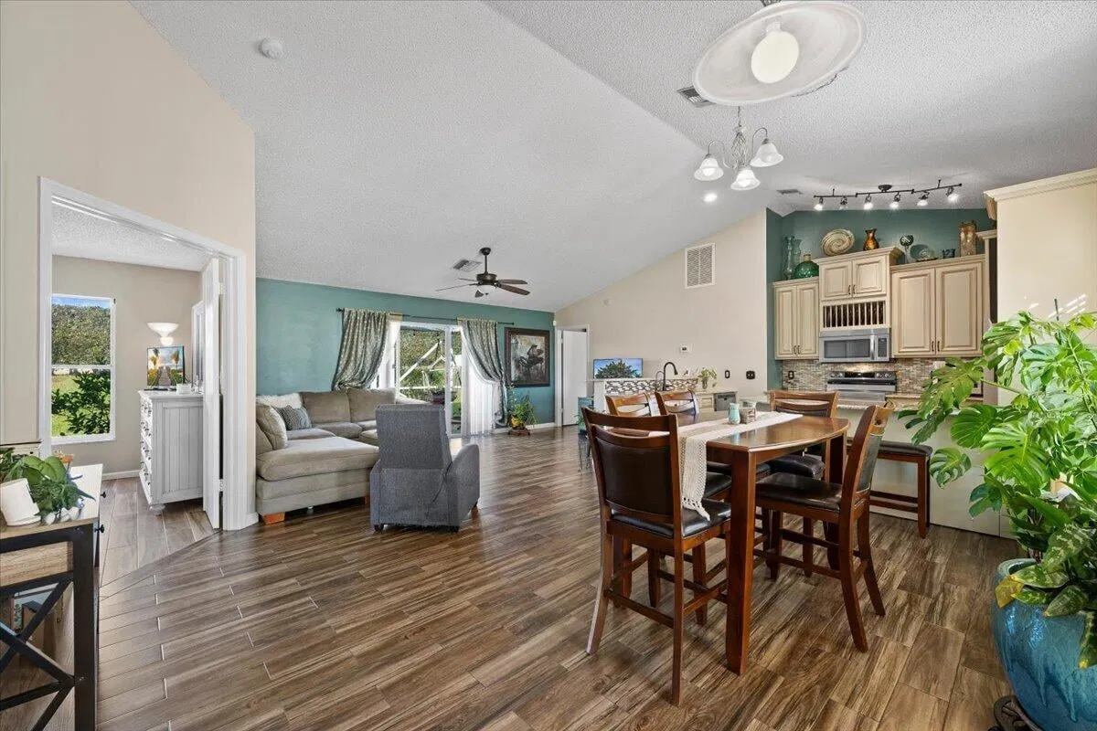 Residence photo 4