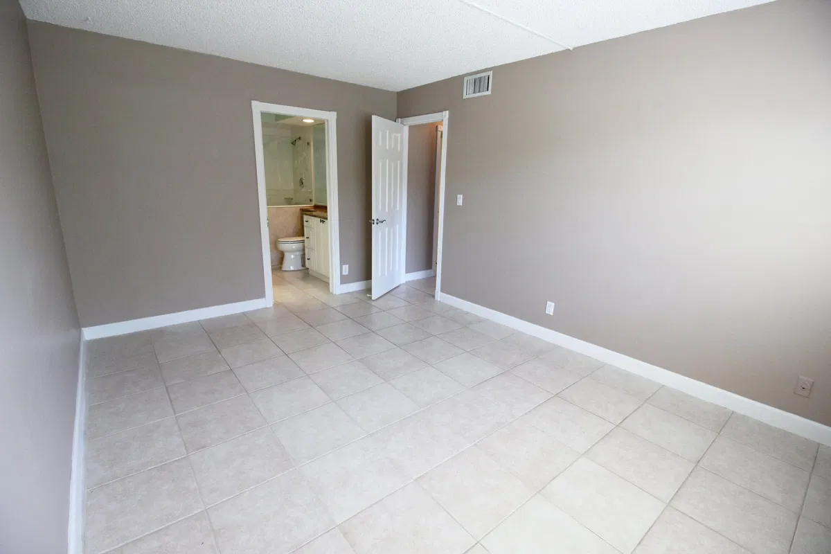Unit 104A photo 10