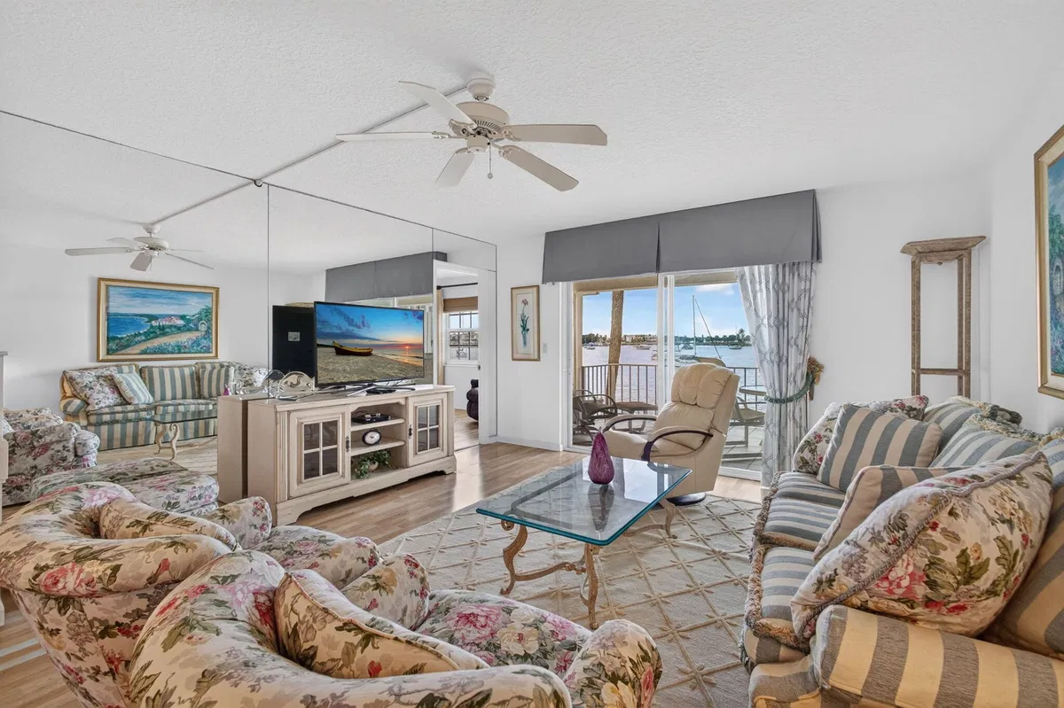 Singer Island Residence photo 16