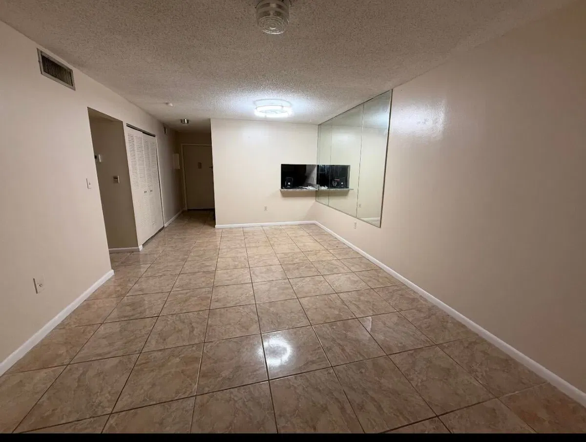 Unit 203 photo 4