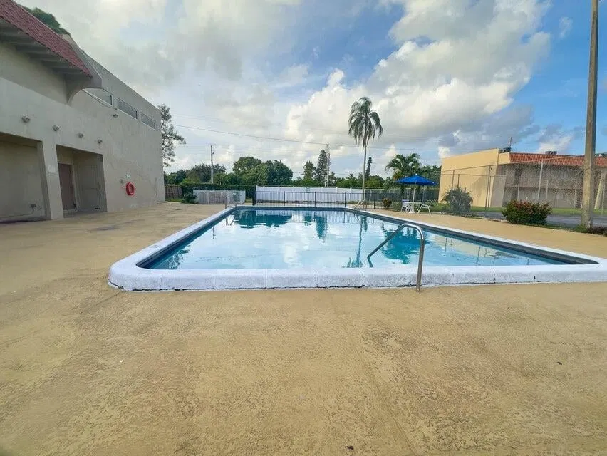 Unit 203 photo 7