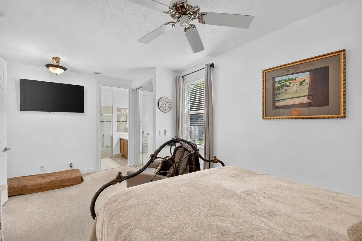 Residence photo 97