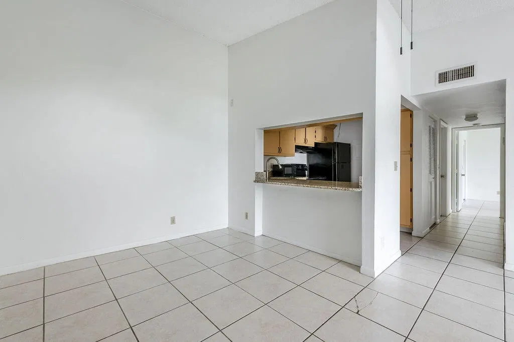  Unit B3 photo 13