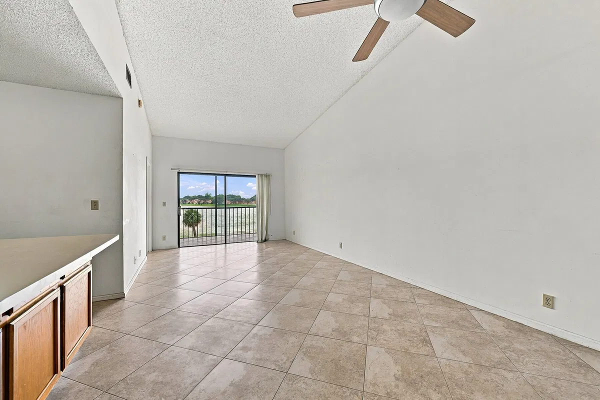 Unit N218 photo 10