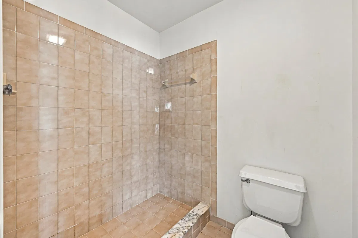  Unit N218 photo 16