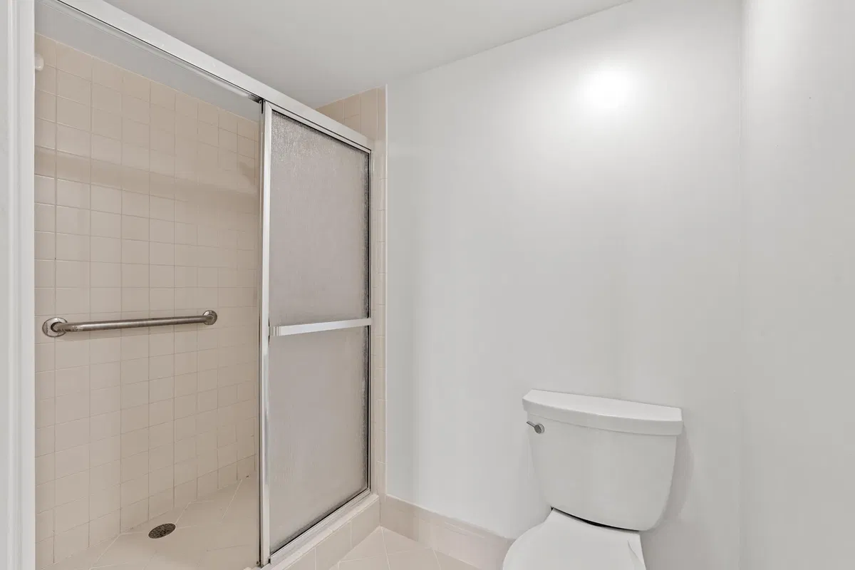 Unit 405 photo 7