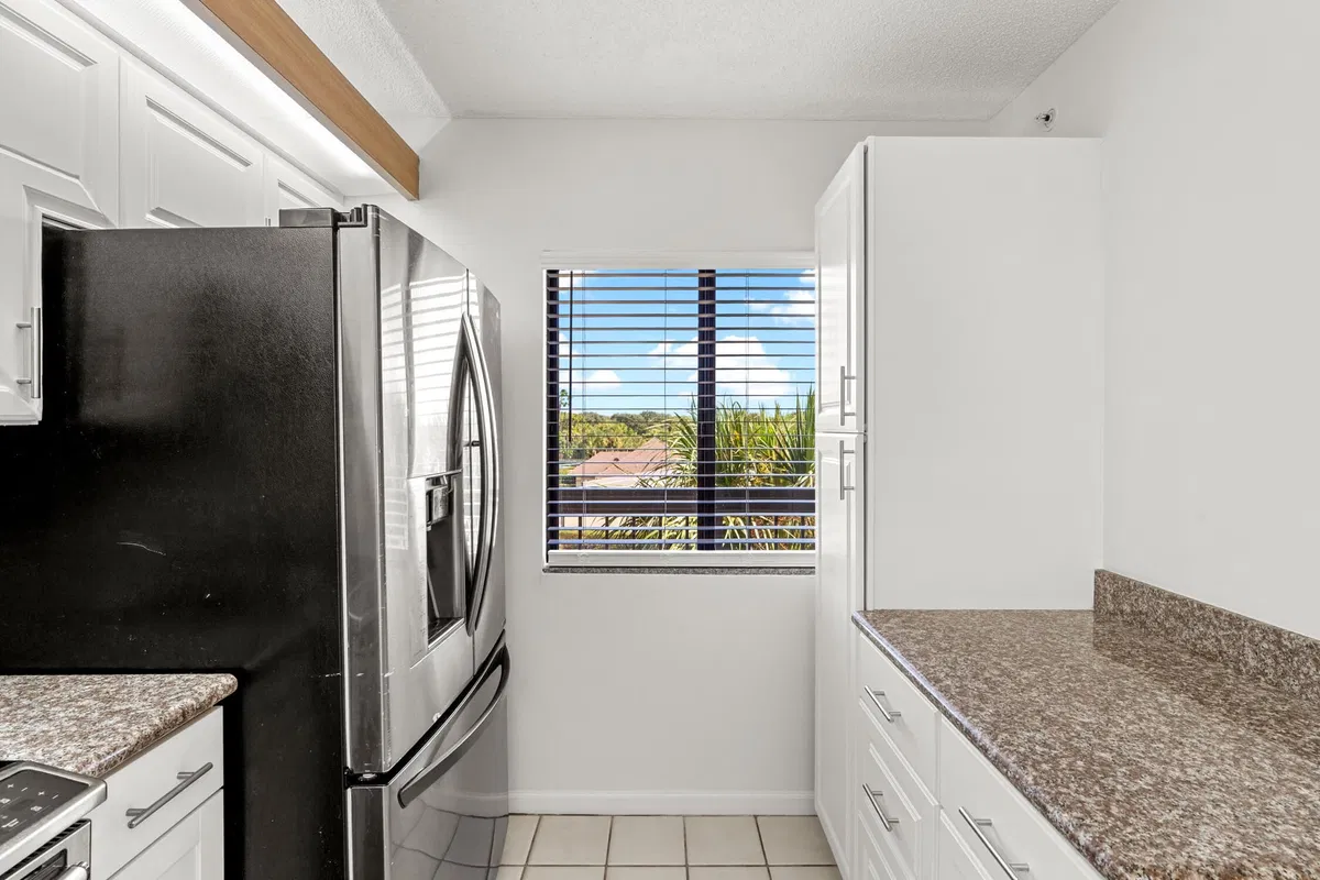 Unit 405 photo 19