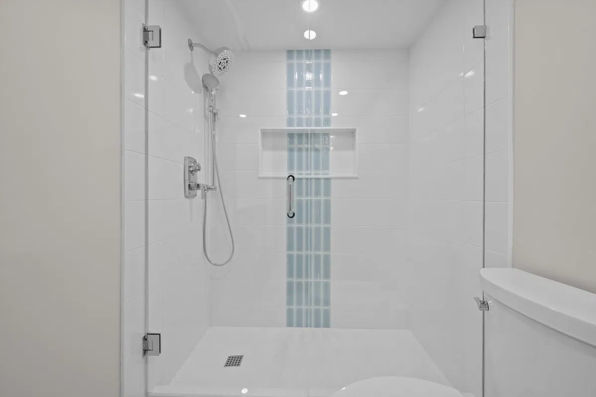 Unit 306 photo 28
