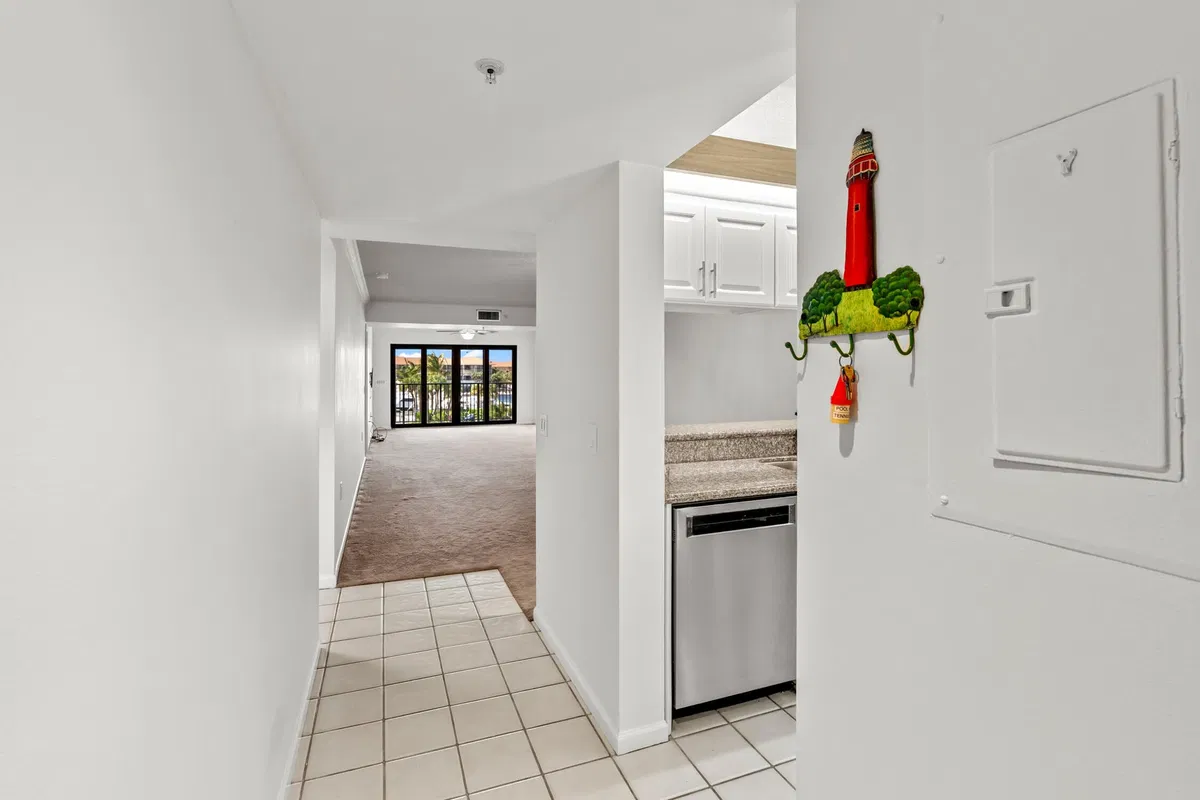  Unit 405 photo 22