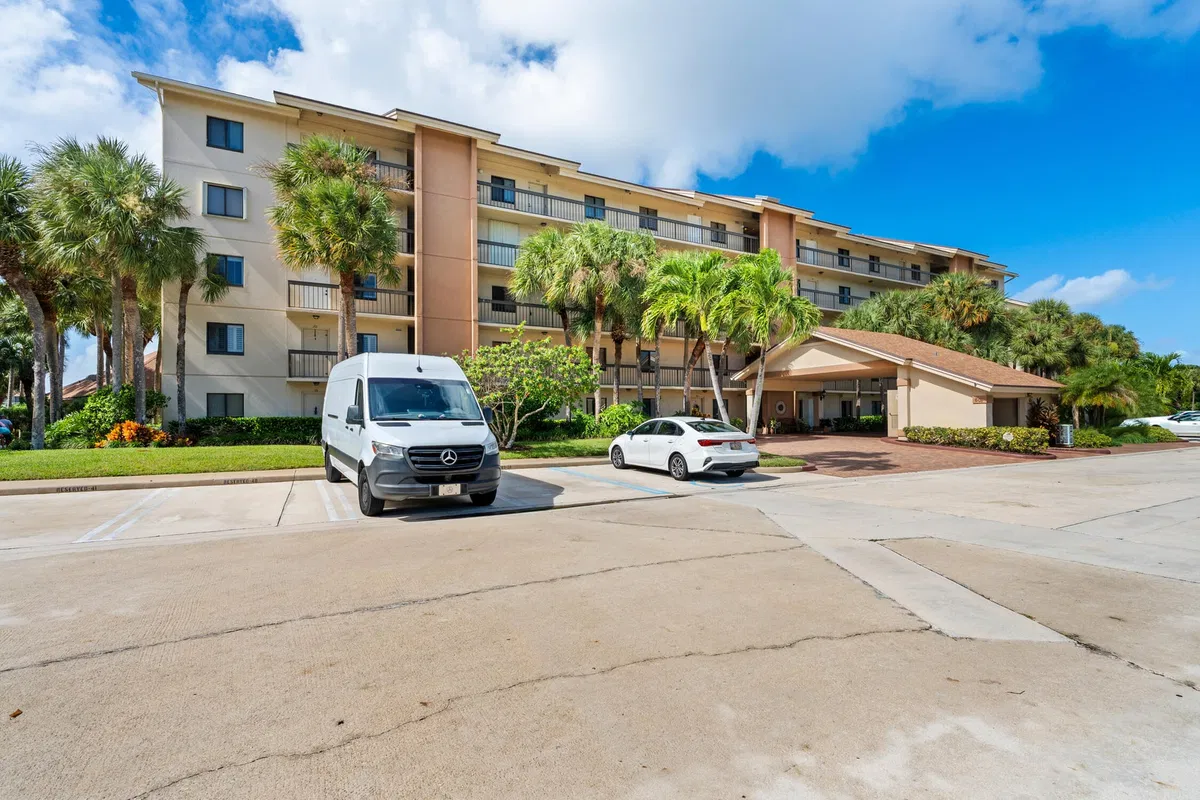 Unit 405 photo 25