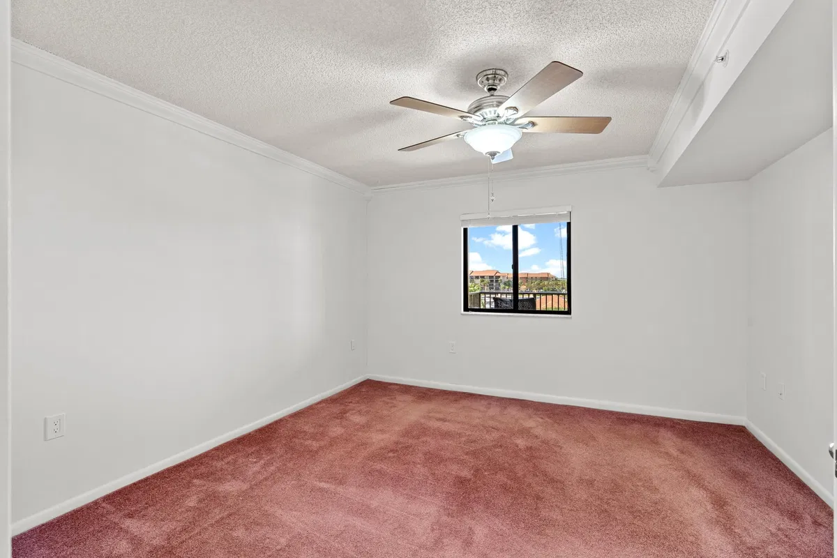  Unit 405 photo 10