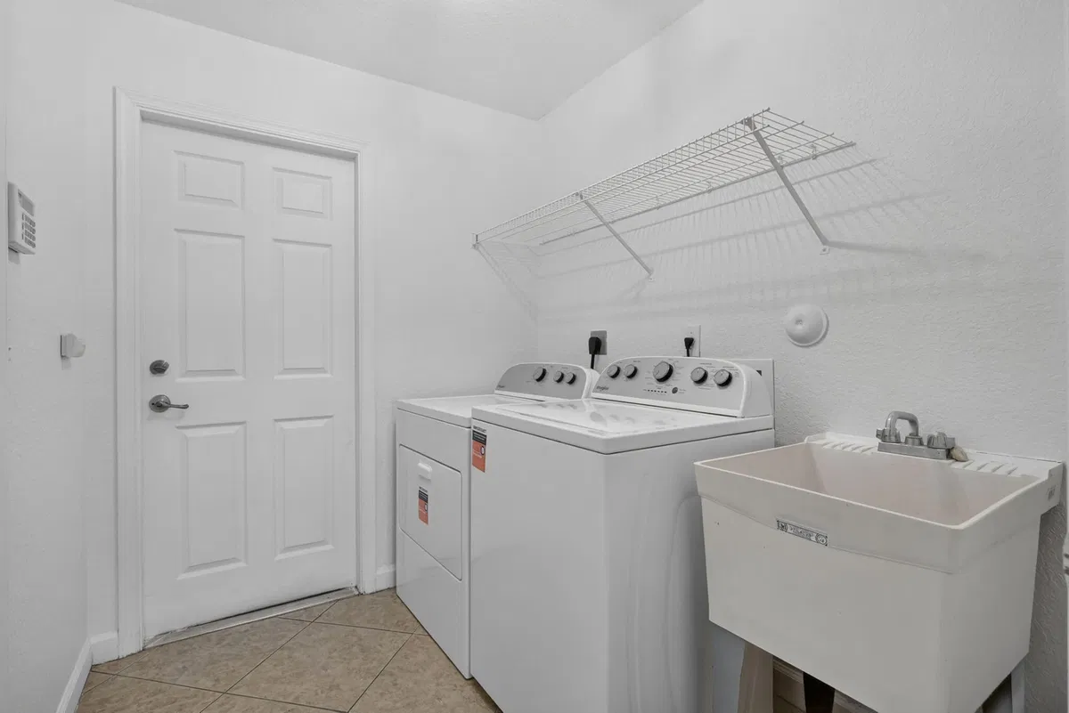  Residence photo 34