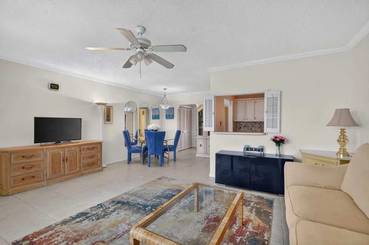  Residence photo 7