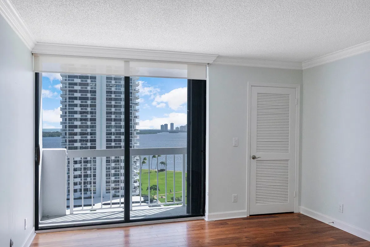  Unit 1143 photo 34