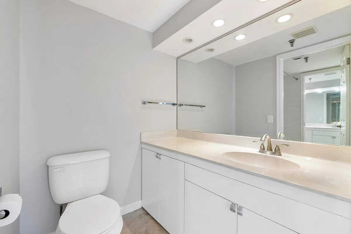  Unit 1143 photo 37