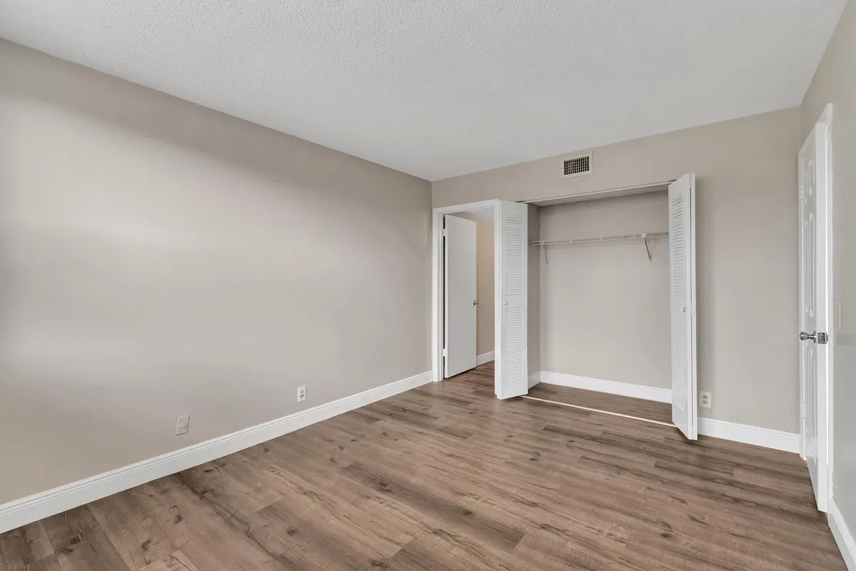  Unit 26 photo 7