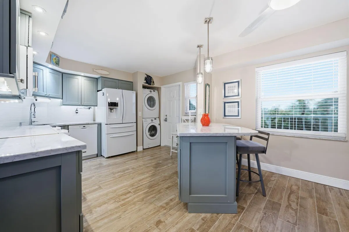  Unit 1403 photo 7