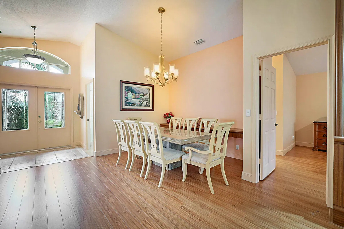  Residence photo 16