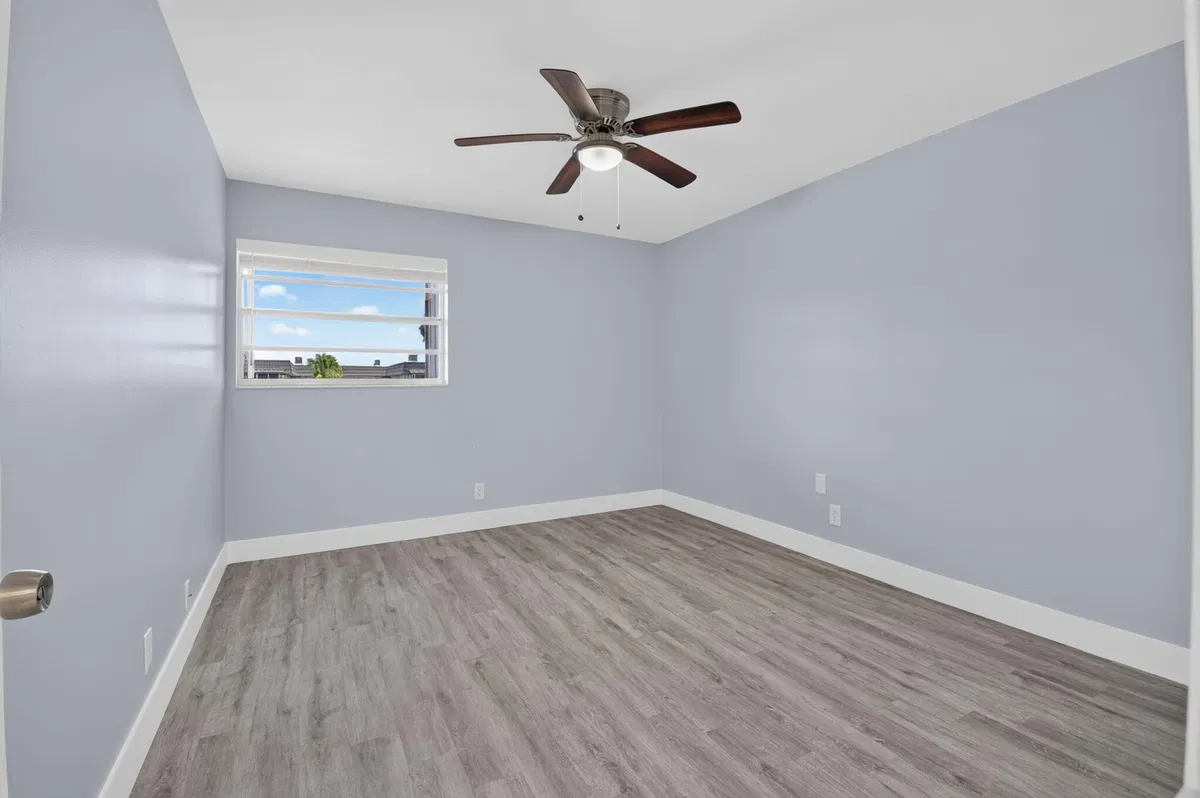  Residence photo 7