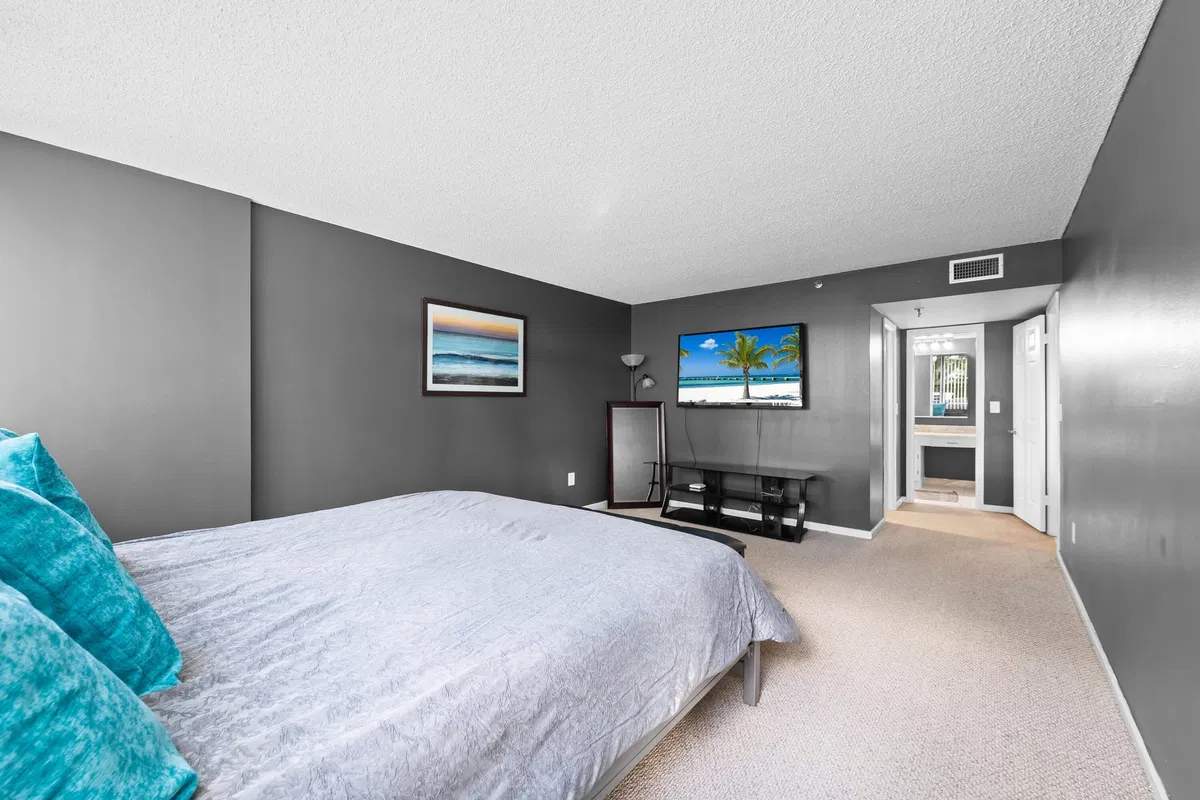  Unit 1090 photo 16