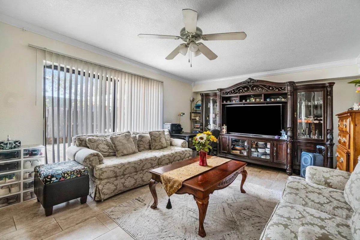 Residence photo 16