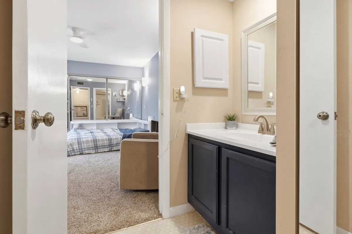 Residence photo 16