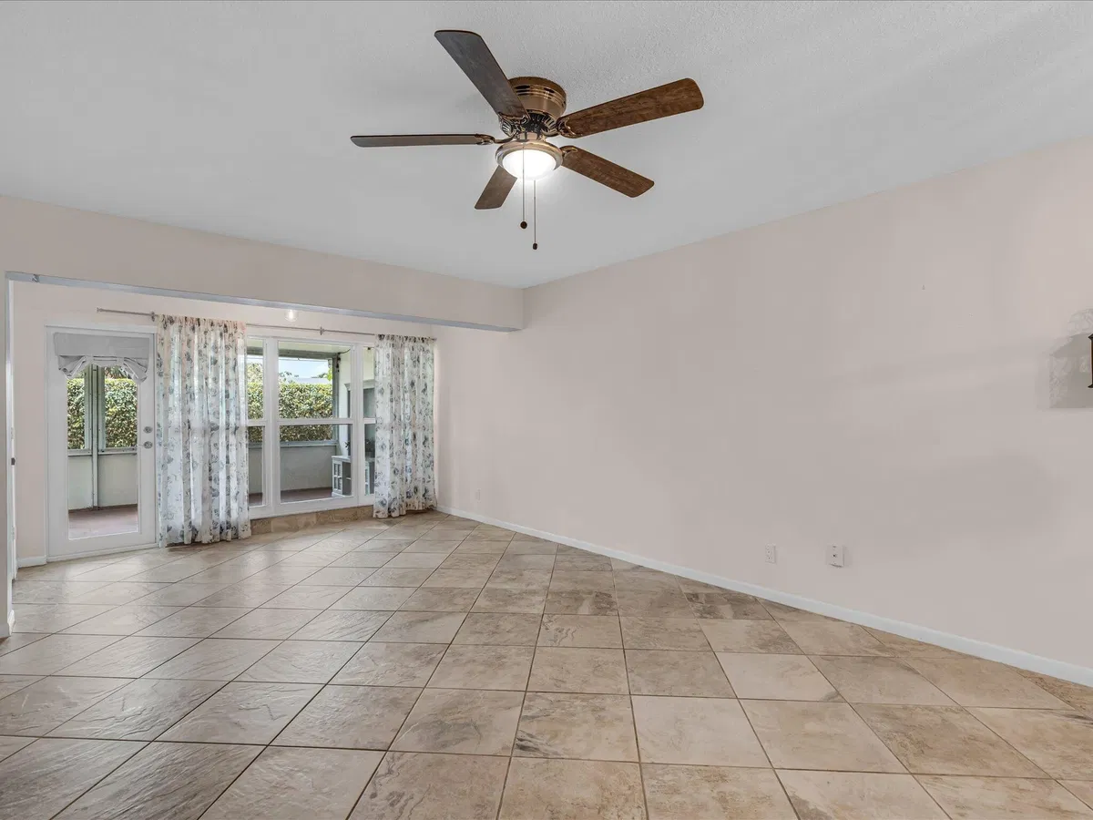 Unit 103 photo 16