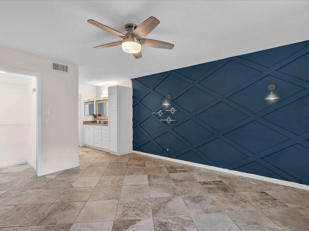 Unit 103 photo 22