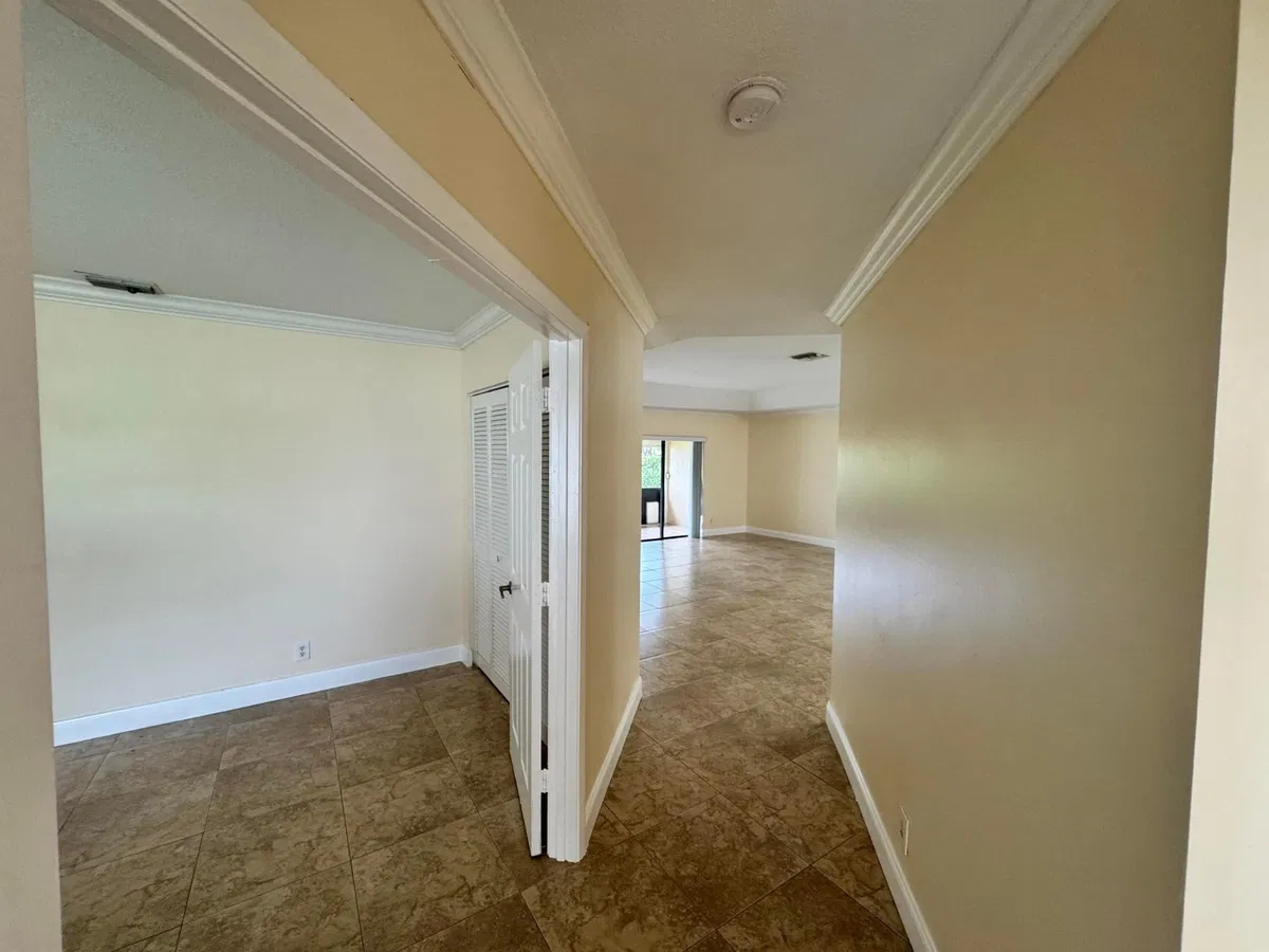  Residence photo 7