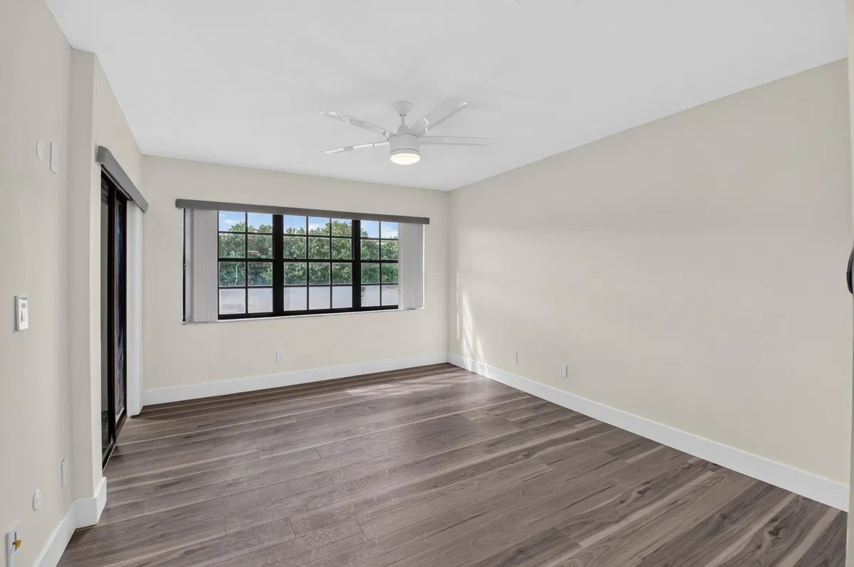 Unit 1201 photo 22