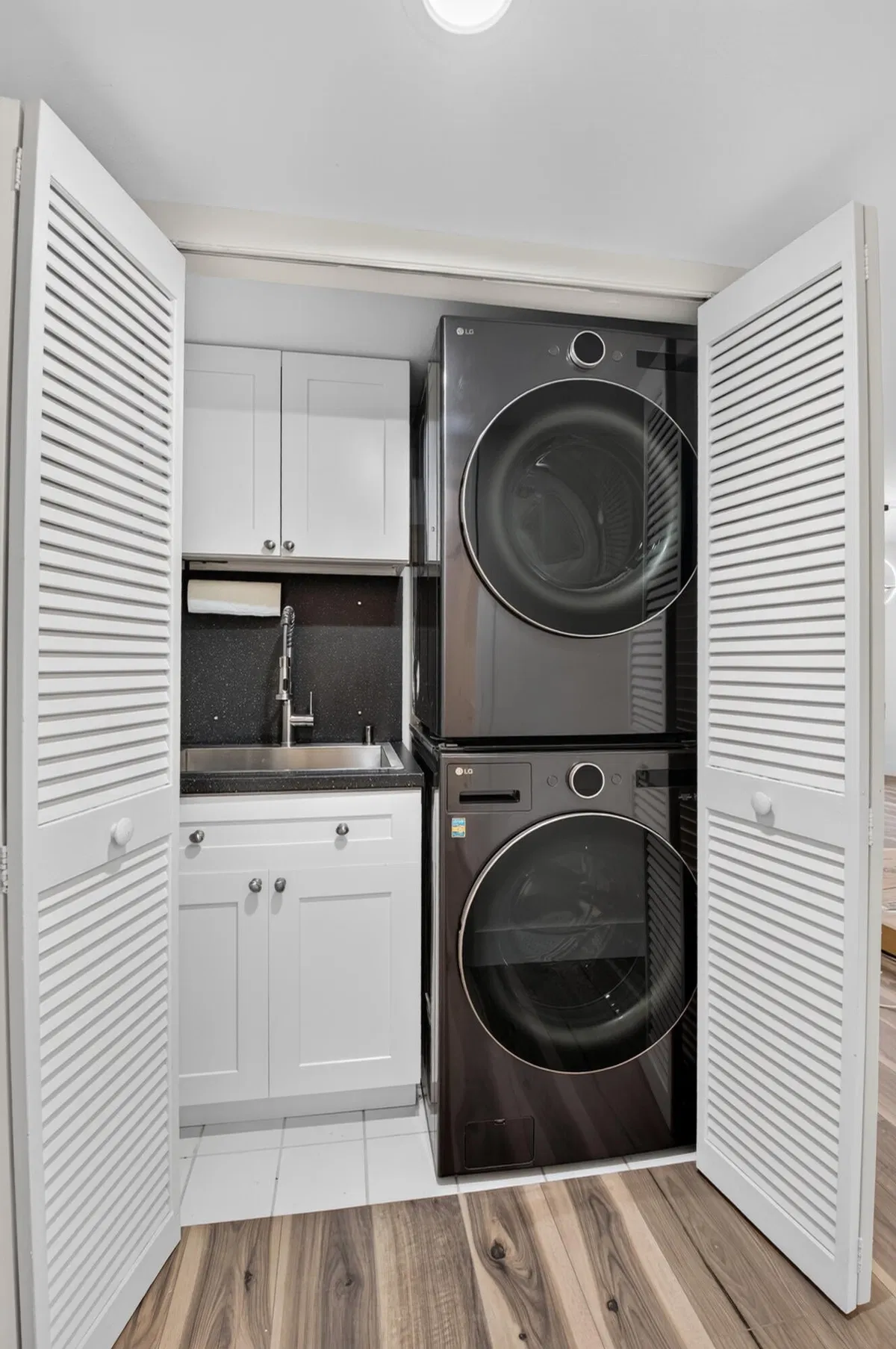 Unit 1201 photo 28
