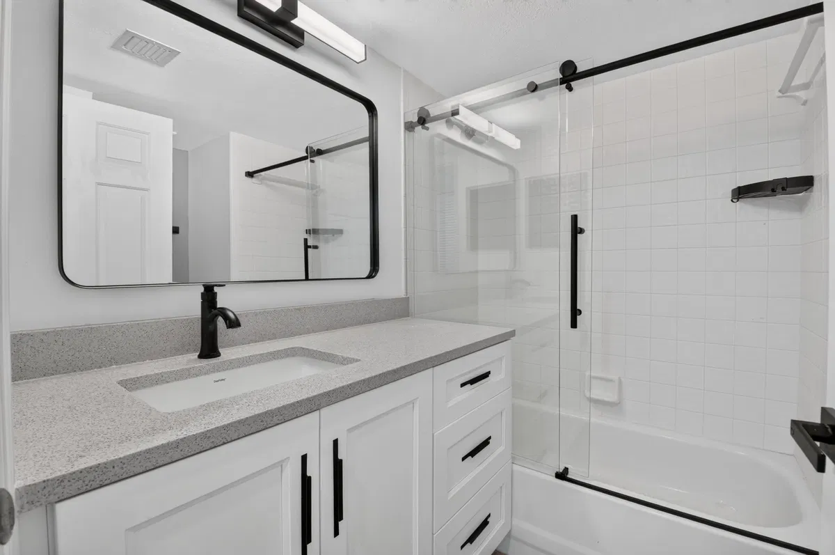 Unit 1201 photo 34