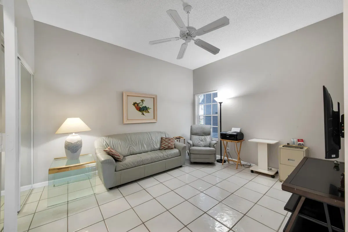 Residence photo 19