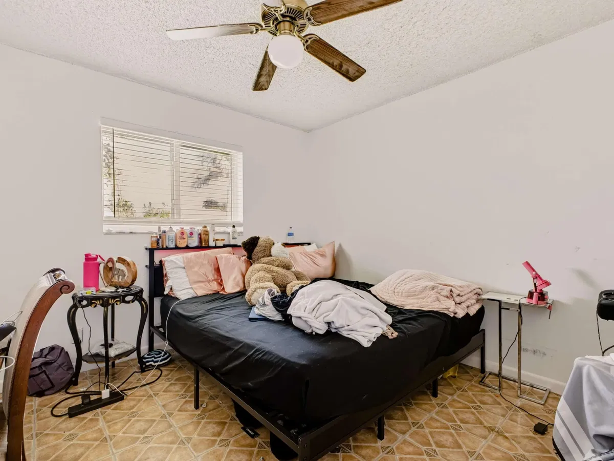 Residence photo 16