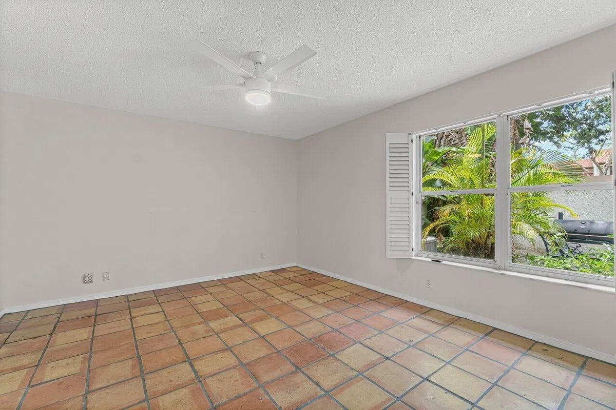 Residence photo 13