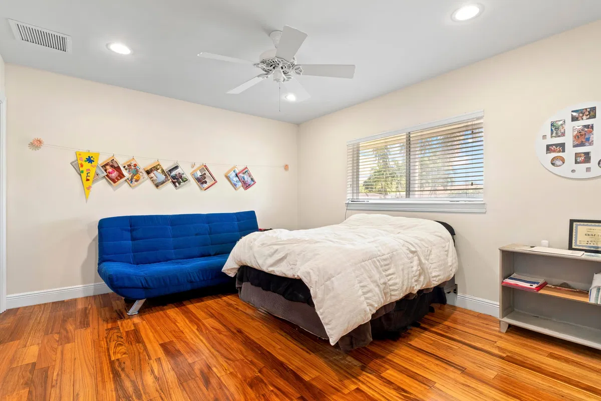 Residence photo 25