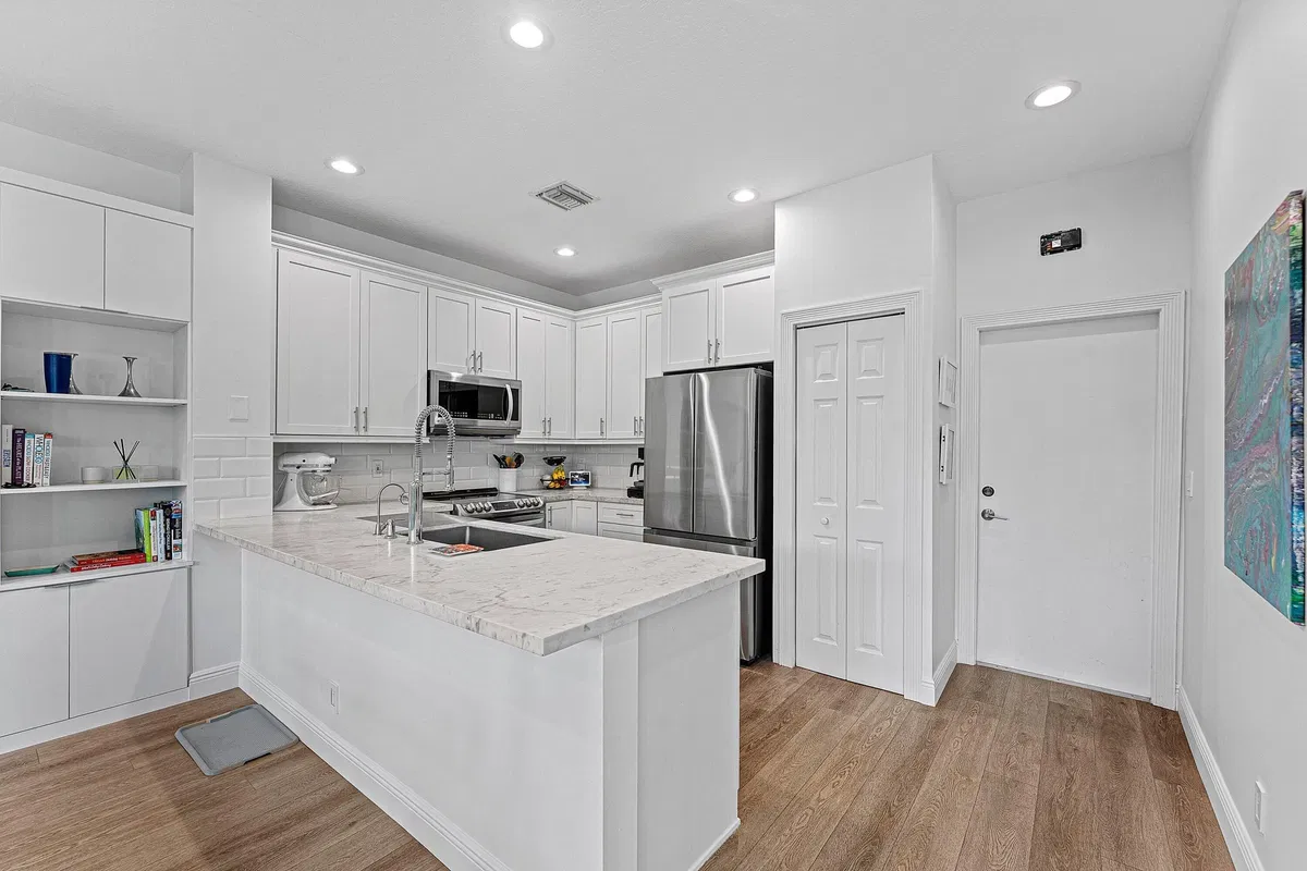 Woodfield Country Club Residence photo 13