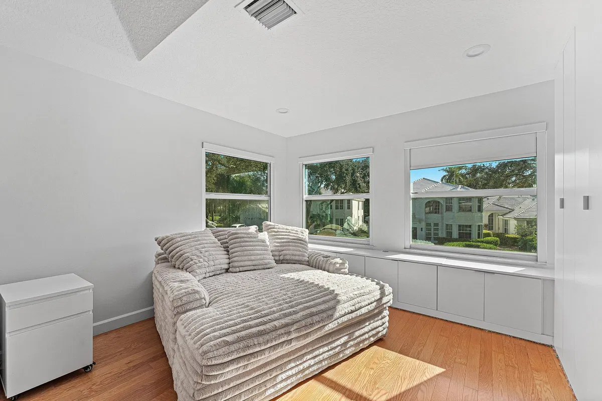 Woodfield Country Club Residence photo 19