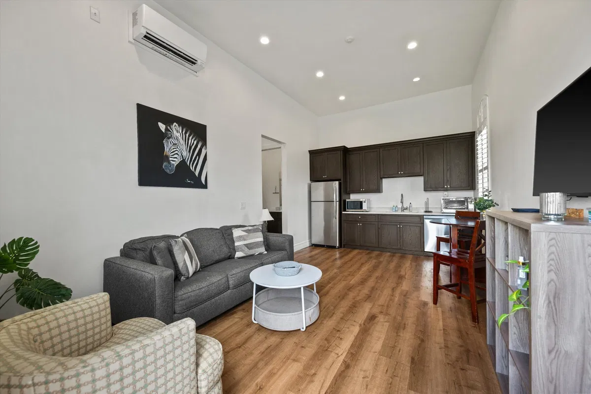 Residence photo 19
