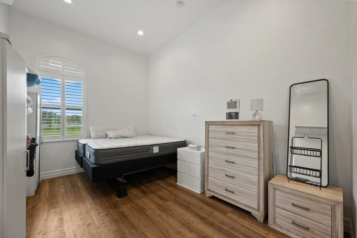 Residence photo 22