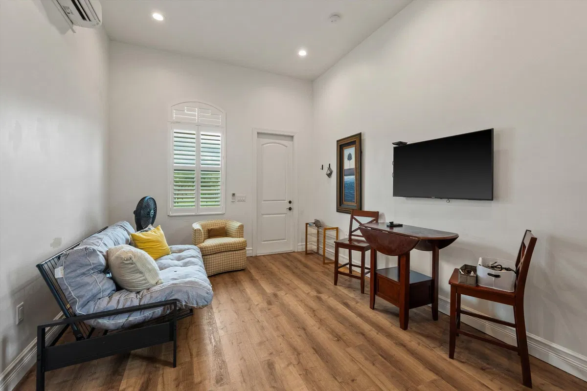 Residence photo 25
