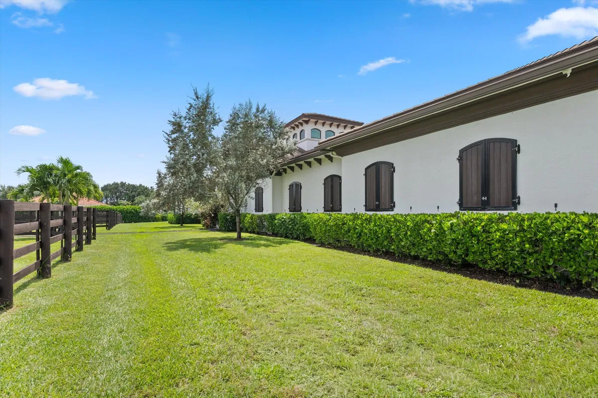 Residence photo 43