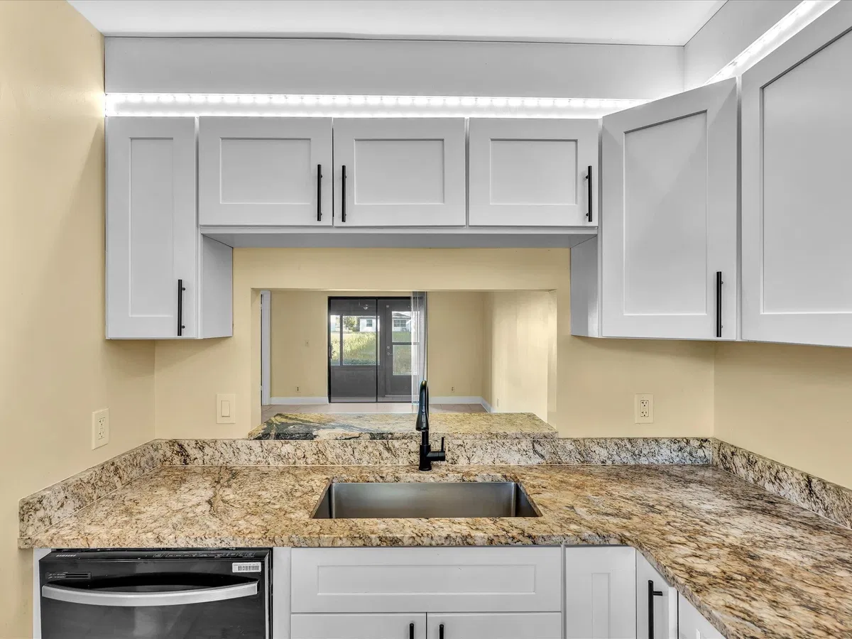 Unit 105 photo 13